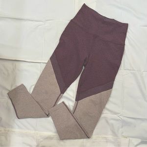 Beyond Yoga Mauve Colorblock Leggings (Size Small)